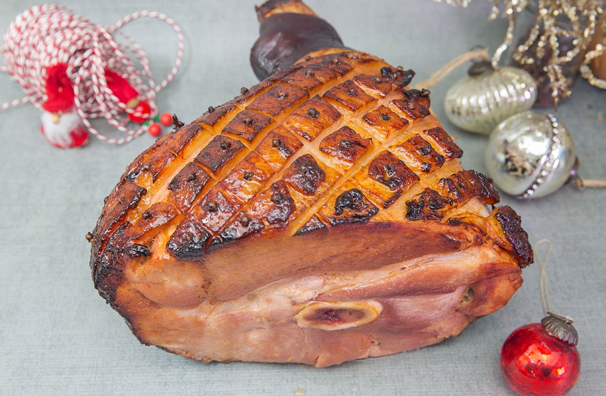 Christmas recipe for glazed Smoked leg ham